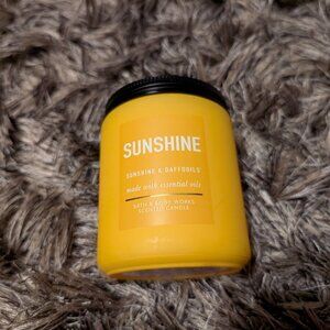 Bath & Body Works Sunshine & Daffodils Single Wick 7 oz Candle NEW DISCONTINUED
